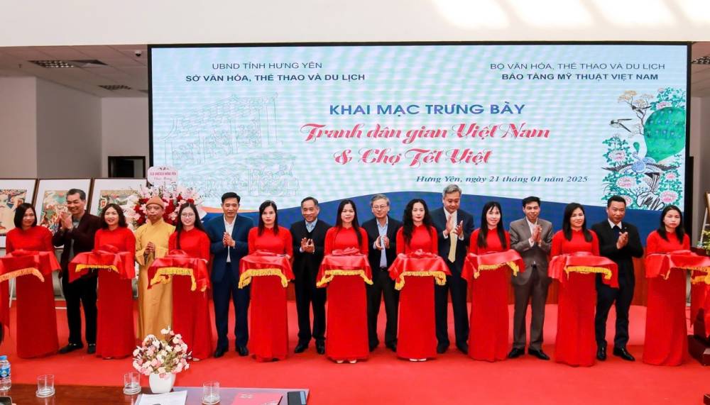 Khai mạc trưng bày “Tranh dân gian Việt Nam” và “Chợ Tết Việt”